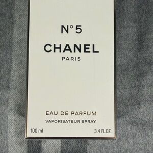 CHANEL No. 5 Vaporisateur Perfume